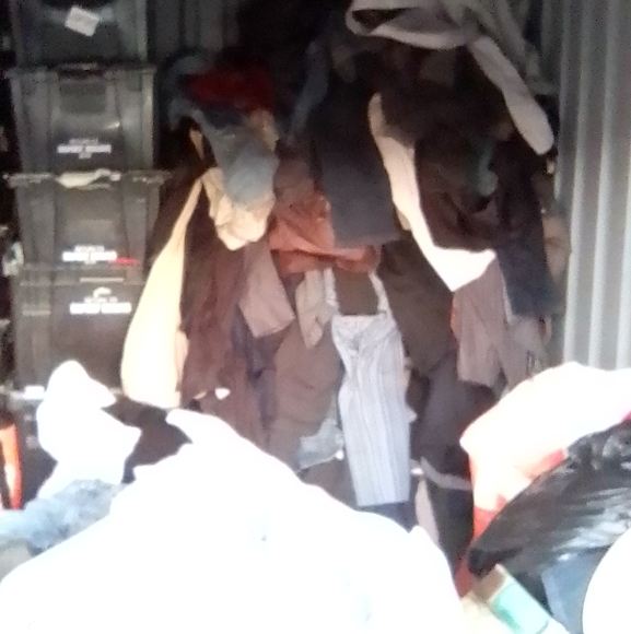 Bundle of 6+ women's clothes. - Picture 2 of 5